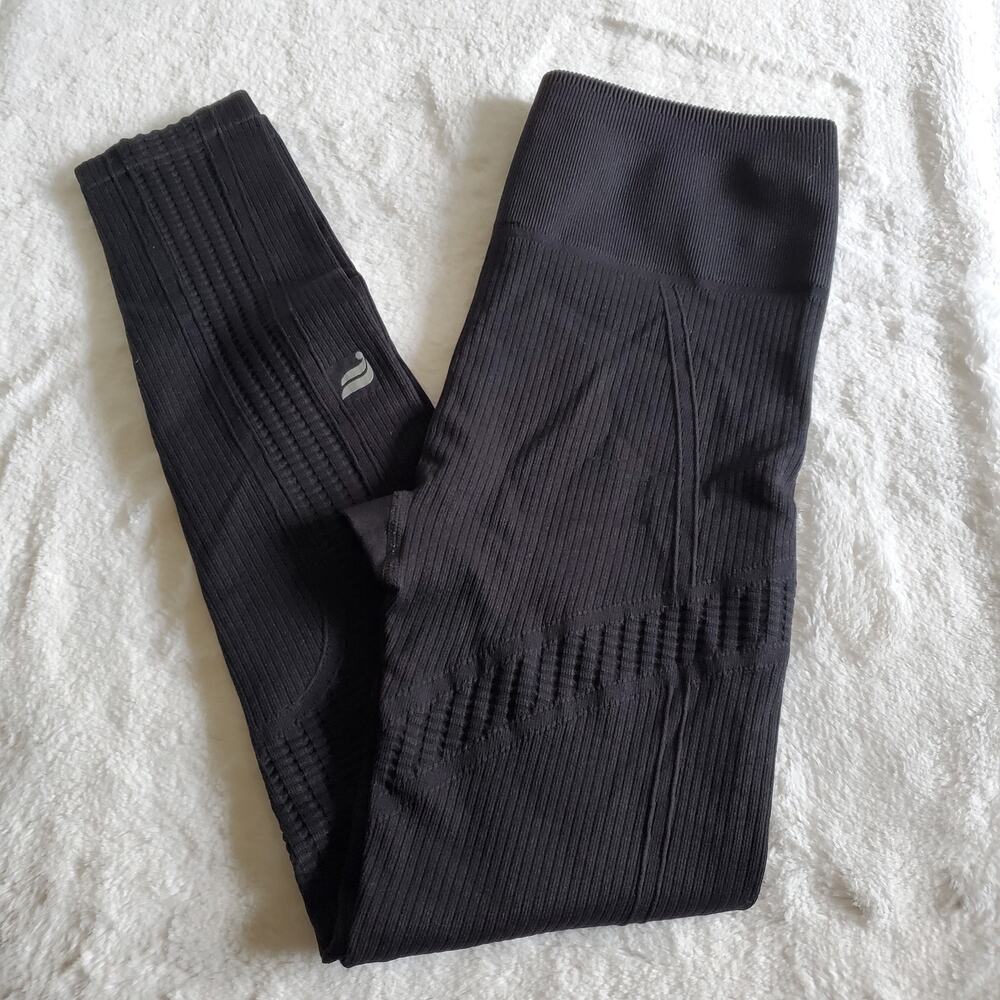 Fabletics Leggings Read Description - image 2